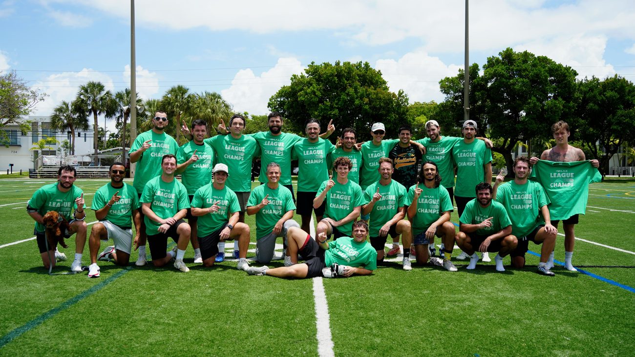 El Dr. Dillon con los Parkland Buzzards, su equipo de lacrosse masculino del norte de Broward