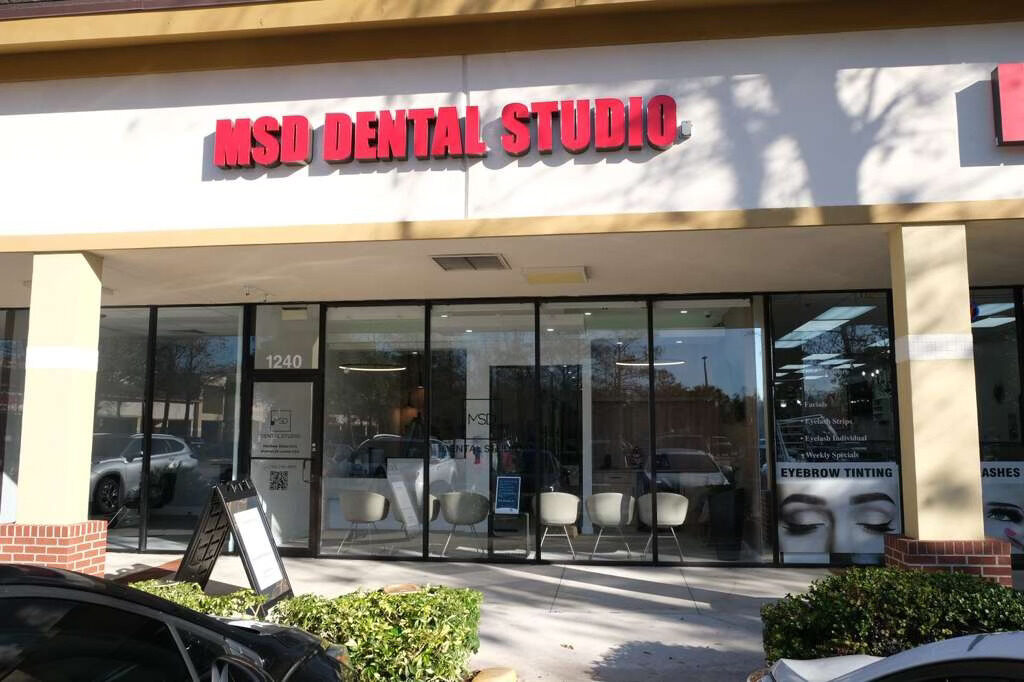 Fachada del edificio de MSD Dental Studio en N University Dr, Coral Springs, FL