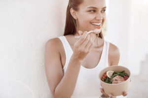 Can you eat with invisalign